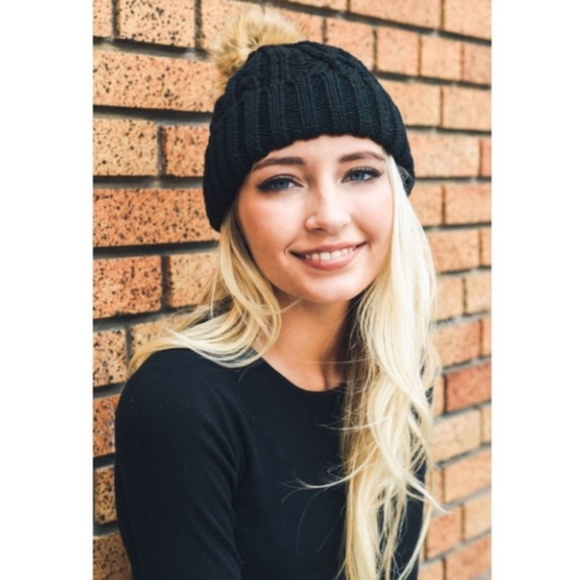 🛍 Black Beanie - Picture 2 of 3